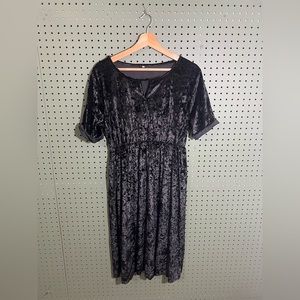 Black Faux Velvet Short Sleeve Dress with Pockets